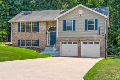 905 Douglas Ln
