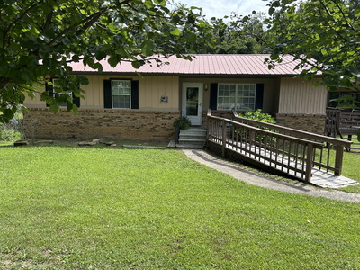 1041 Roysden Rd