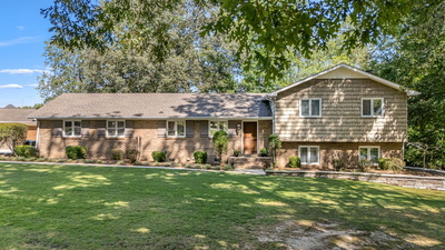 1922 Country Club Dr