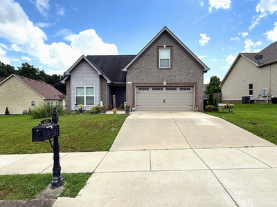 215 E Winterberry Trl
