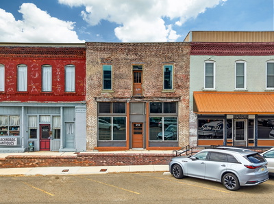 213 Main Ave, S
