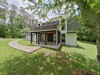 7 East Ln