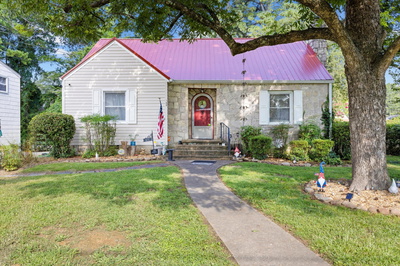 105 S Lovell Avenue