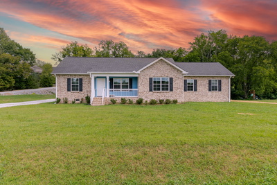 Exterior view of 831 Long Hollow Pike in Goodlettsville, TN