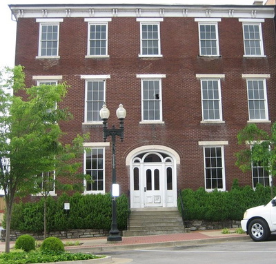 706 N Main St
