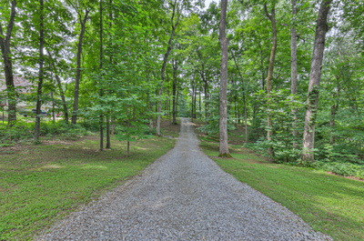 Exterior view of 1147 Dimple Rd in Chapmansboro, TN