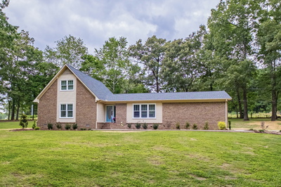 Exterior view of 10 Hilldale Church Rd in Fayetteville, TN