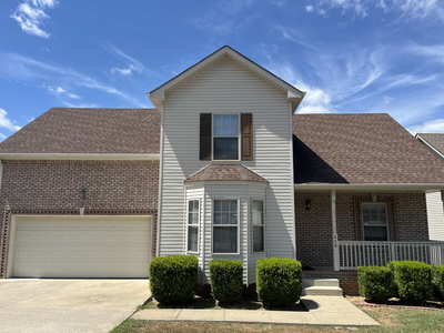 648 Foxfield Dr