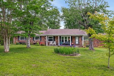 Exterior view of 509 1st Ave, N in Baxter, TN