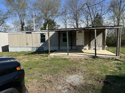 Exterior view of 870 Jack Lewis Rd in Baxter, TN