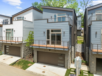 3038 Edwin Cir