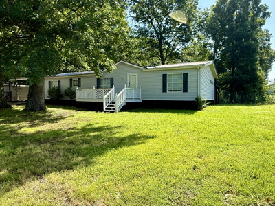 Exterior view of 102 Backwoods Dr in Hohenwald, TN