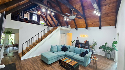 504 Foothill Dr