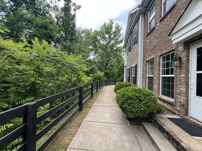 6013 DuPont Cv