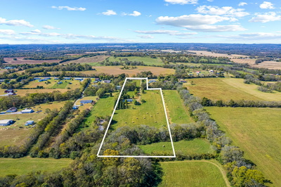 Exterior view of 1064 Lauderdale Ln in Bethpage, TN