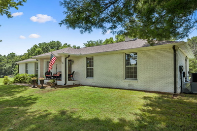Exterior view of 1009 Bunker Hill Dr in Arrington, TN