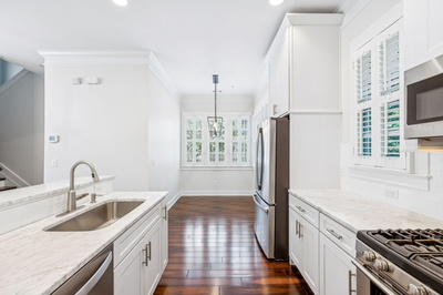 100 Cottage Ln
