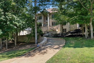 552 Grand Oaks Dr