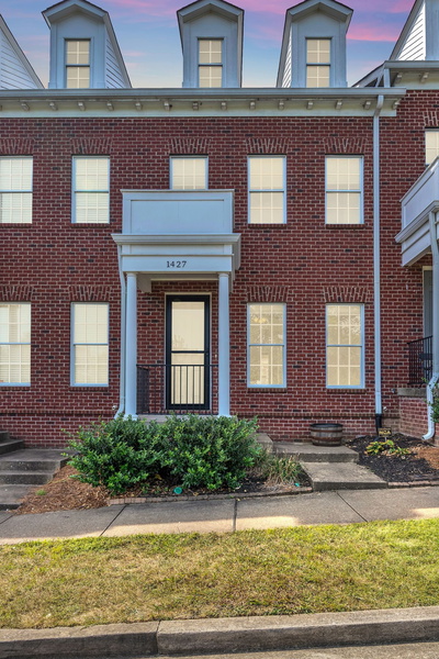 1427 Winding Creek Dr