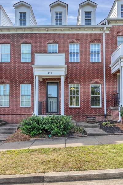 1427 Winding Creek Dr
