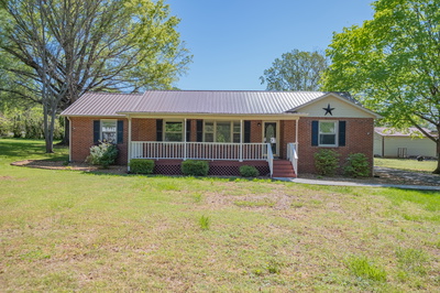 Exterior view of 115 Highland Dr in Winchester, TN