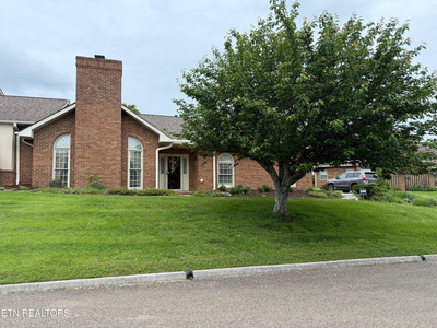 Exterior view of 7604 Breckenridge Lane in Knoxville, TN