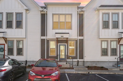 100 Thompson Ln