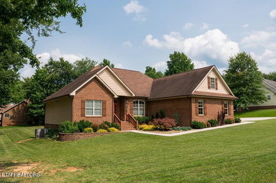 902 Evelyn Court