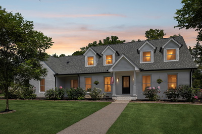 2104 Riverbend Dr