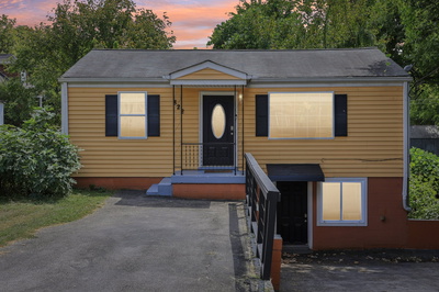 822 Douglas Ave