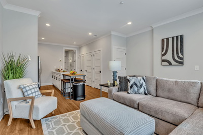805B Bradford Ave