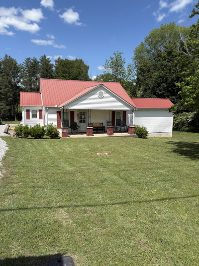 Exterior view of 4293 Sparta Hwy in McMinnville, TN