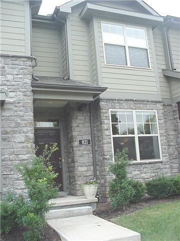 Exterior view of 821 S Douglas Ave in Nashville, TN