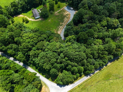 Exterior view of 1360 Shrum Cemetery Rd in Westmoreland, TN