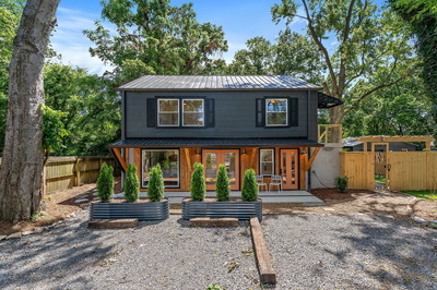 1525 Riverside Dr