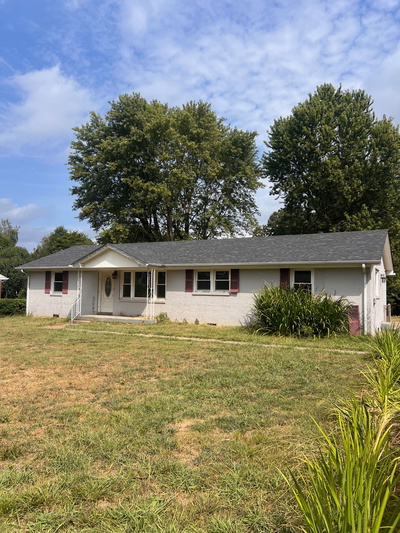 Exterior view of 27 Donelson Dr in Clarksville, TN