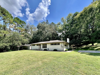 1817 Crestview Dr