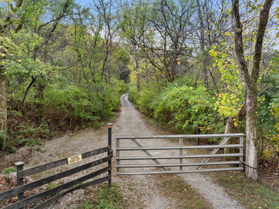 6916 River Road Pike