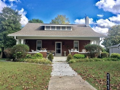111 McCreary Hts