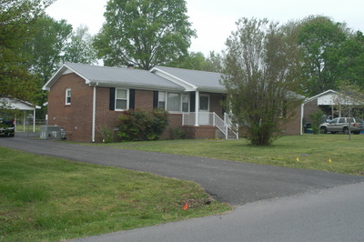 Exterior view of 206 Highland Dr in Tullahoma, TN