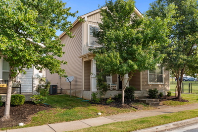 1613 Sprucedale Dr