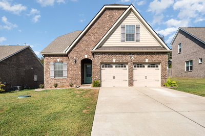 566 Oakvale Ln