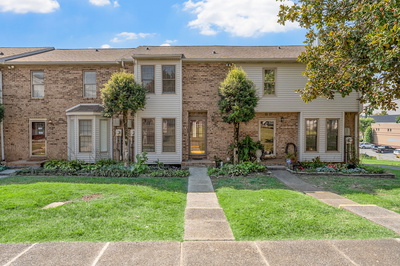 17 Magnolia Sq