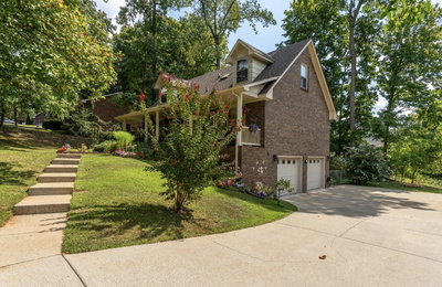 402 Crabtree Cir