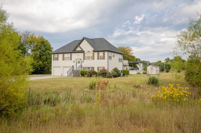 108 N Nikki Dr