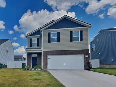 Exterior view of 7127 Golden Way in White House, TN