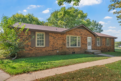 300 Hundred Oaks Dr
