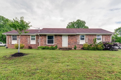 Exterior view of 227 Grandview Dr in Old Hickory, TN