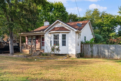 603 E Lake Cv