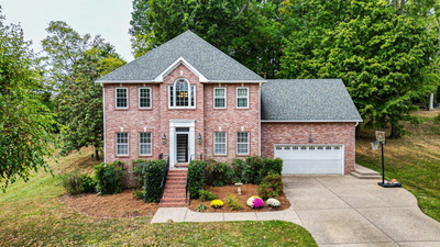 386 Woodlands Dr
